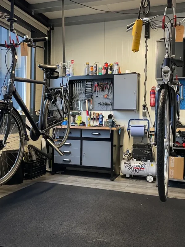 werkplaatszwollefietsen1 Foto werkplaats
